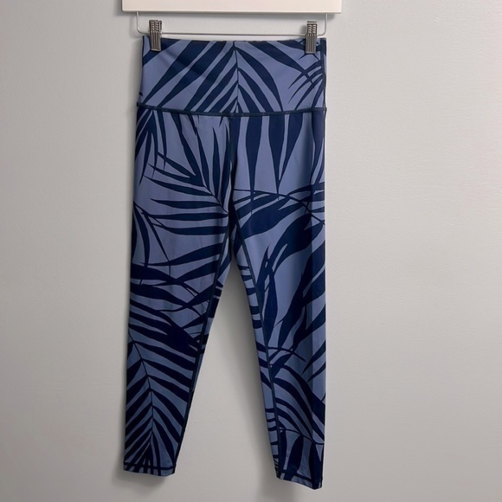 Aerie Size M Navy Blue and Light Blue Palm Leaf Print Legging/Workout Pants‎